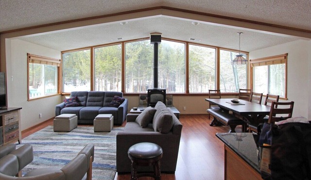 Nature's Gem | Bunk Room | Near Heavenly Village