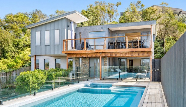 Nautilus by Ready Set Stay - Sleeps 16 people