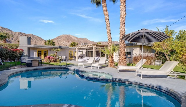 Navigate Stays 10K Sqft Desert Compound W/Pool!