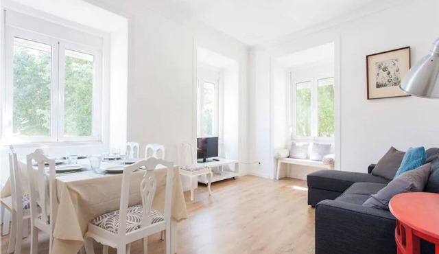 Near the River 3 Bedrooms Flat, with AC for 9