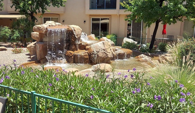 Nearby golf course, restaurants, shopping, hospitals, and freeway access!