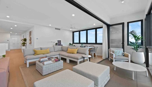 New 3 Bed Penthouse Resort style complex