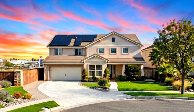 *NEW 4BD Oakdale Retreat, Pool, AC, Sleeps 14, Newly Remodeled