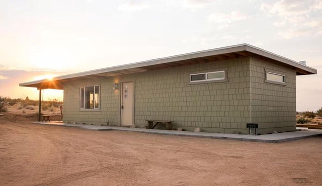 New Couples Stargazing Cowboy Tub Midcentury 1bed