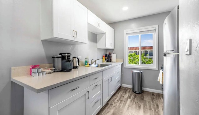 New Hillcrest Remodel Double Apartments w/Parking