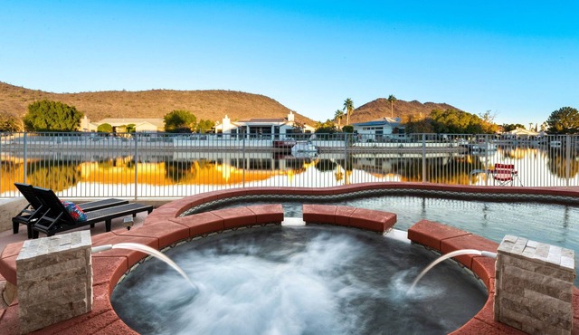 New Lakefront w/Free Boat & Pool & Massage Chair & Near State Farm Stadium