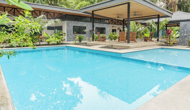 New Luxury Villa in central Guiones - walk to the beach, large pool & parking