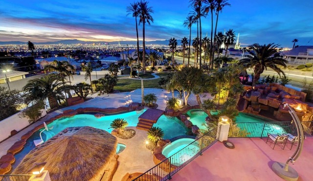 NEW: Private Resort-Style! Waterslide, Tiki, Sports Court, City Views ⭐️⭐️⭐️⭐️⭐️