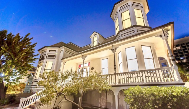 NEW STUNNING MANSION! Amazing Location, Yard and Amenities AC Parking Tub Games