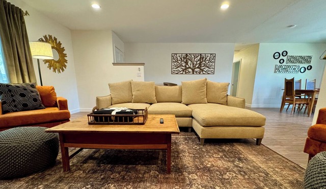 NEW! The Hideaway Yosemite Foothill Retreat Lovely 3-bedroom house. Pet Friendly