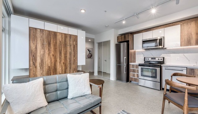 NEW West End Studio-Pet Allowed@ 1170 Barclay in cool Vancouver with WiFi in Vancouver