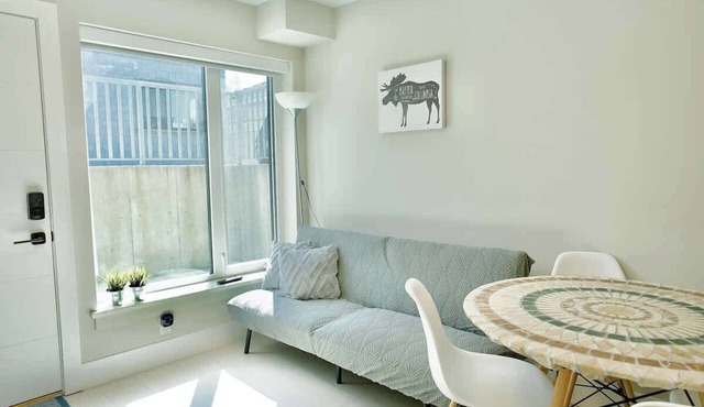 Newly Built 2BR, 15 Min to Airport, 20 Min to DT
