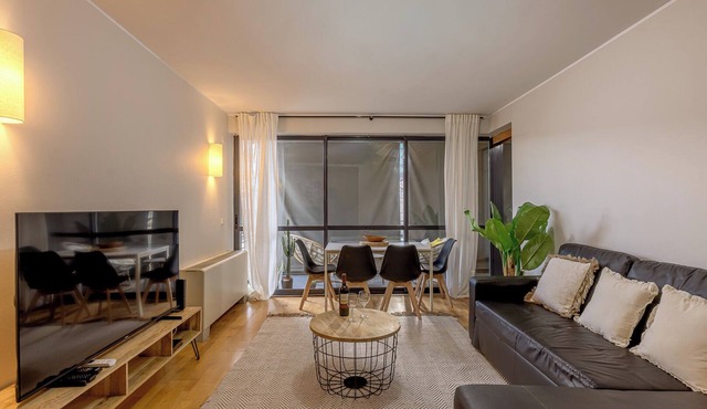 Noir Oriente 1BR apartment