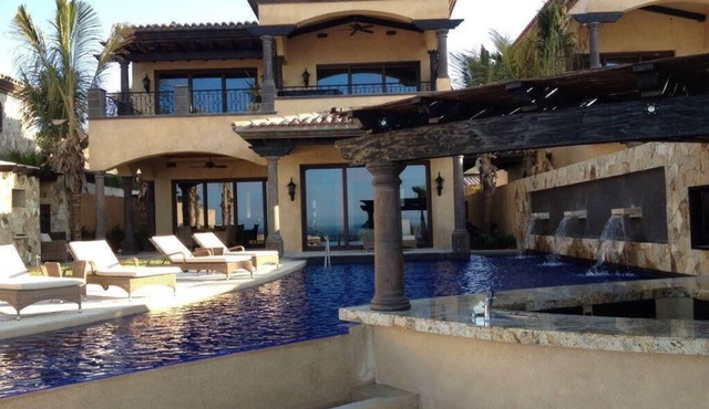 NOVAISPANIA 4-BEDROOM BEACH HOUSE - VICEROY/GOVERNOR
