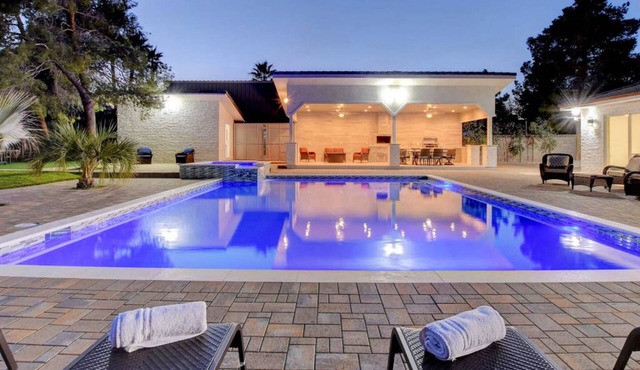 NV6965 · Luxury Living! Pool, Spa, Steam Sauna, Game room!