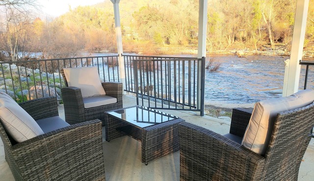 Oasis Riverfront House - Gazebo overlooks the River, 5 miles to Sequoia SNP gate