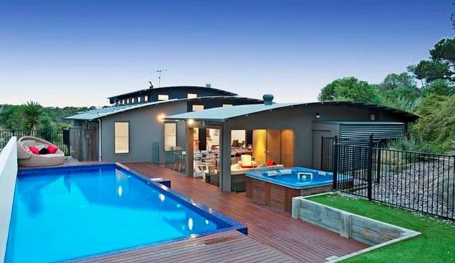 Ocean Retreat multi family stay Gas heated Pool/spa 5min walk to Ocean.