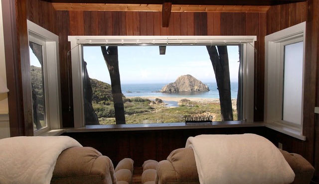 Oceanfront Cottage with Beach Access on Spectacular Mendocino Coast in Elk