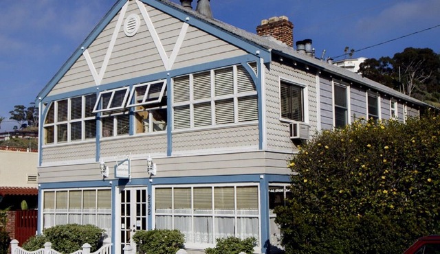 Old Turner Inn - Large historic home. weekly rental