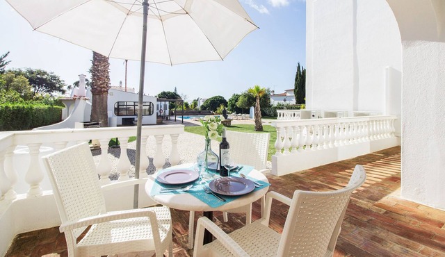 One bedroom apartment on a small-scale resort in Cavoeiro. Swimming pool, air conditioning