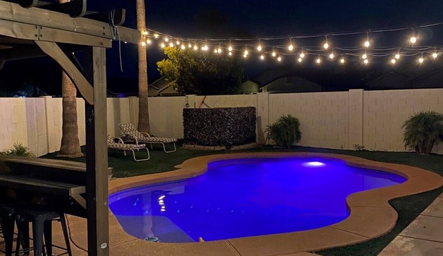 Open floor plan w/private pool! 2mi to Stadium/Shopping/Food