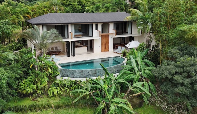Open up for the Ocean View! Equipped, AC, Wi-Fi