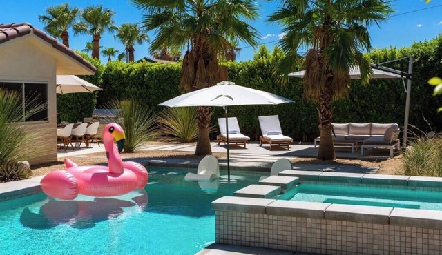 Palm Springs Luxury: Pool, Hot Tub & Downtown Access