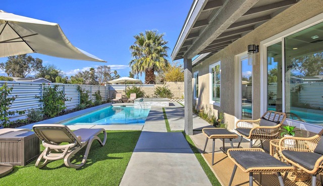 Palm Springs Pad w/Outdoor Kitchen + Views!