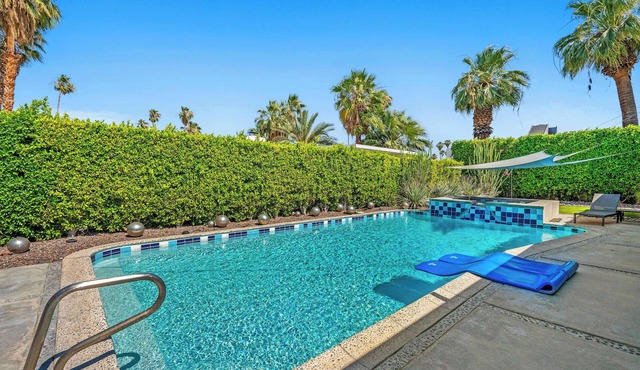 Palm Springs Pool Home Near Airport Sleeps 6
