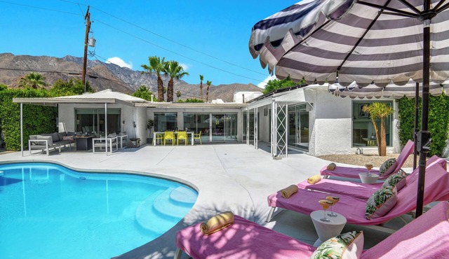 Paloma's Paradise - NEW LISTING! Vintage glamour meets Mid-Century Style