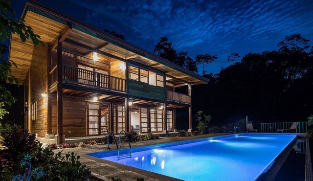 Panorama Verde – 3BR Luxury Villa Infinity Pool, A/C & Trails