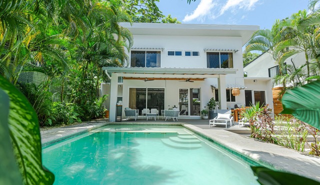 Peace Villa - WALK TO THE BEACH