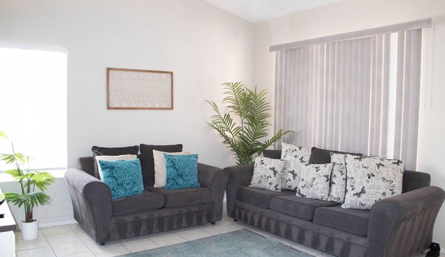 Peaceful 4-bedroom Oasis with AC,Wifi & Pool in North Las Vegas