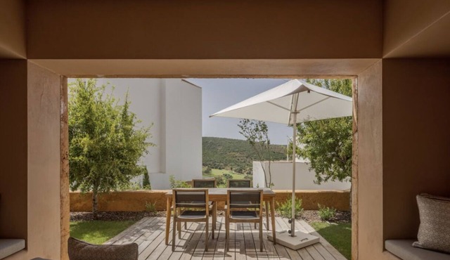 Peaceful Algarve Room w/Scenic Views – Perfect for Nature-Focused Retreat