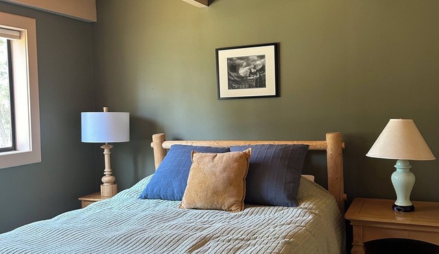 Peaceful and Cozy 3-bedroom cabin in superb Arnold with WiFi