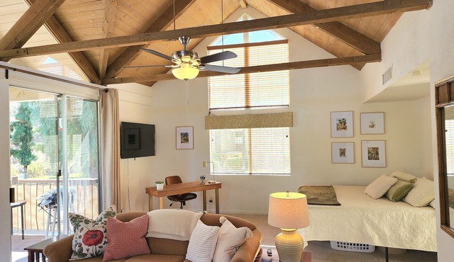Peaceful Desert Studio Condo near La Quinta & Palm Desert. Tons to do!