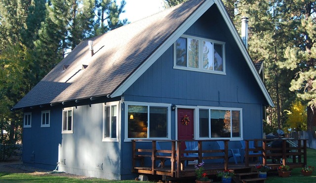 Peaceful little chalet tucked in to the Highland Woods