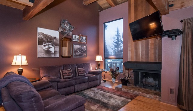 Peaceful Tahoe Getaway + Private Beach + Pool
