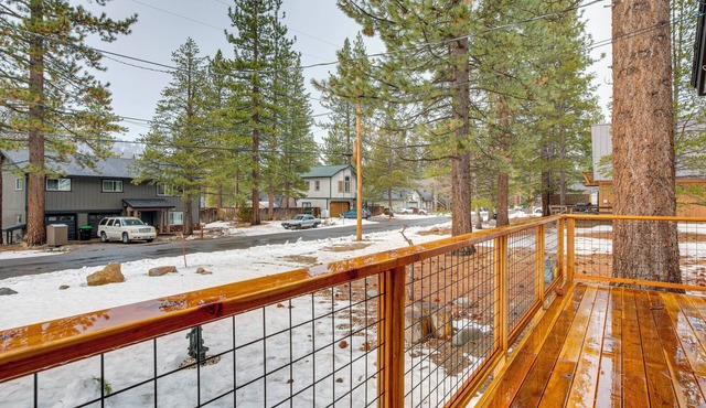 Peaceful & Upscale Ski Cabin: 11 Mi to Heavenly!