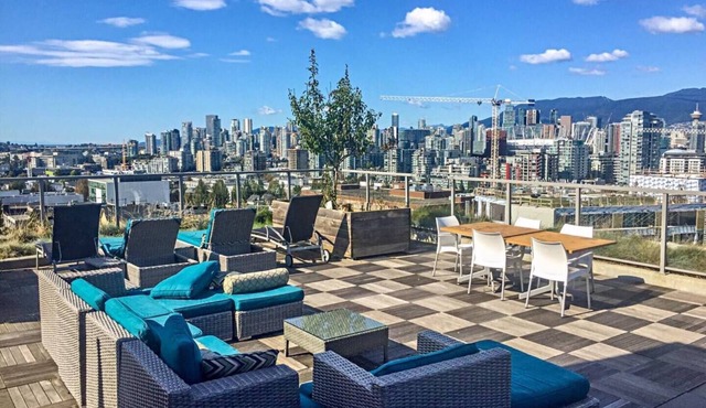 Perfect location/private patio/rooftops AMAZING VIEWS!/gym/courtyard in Vancouver