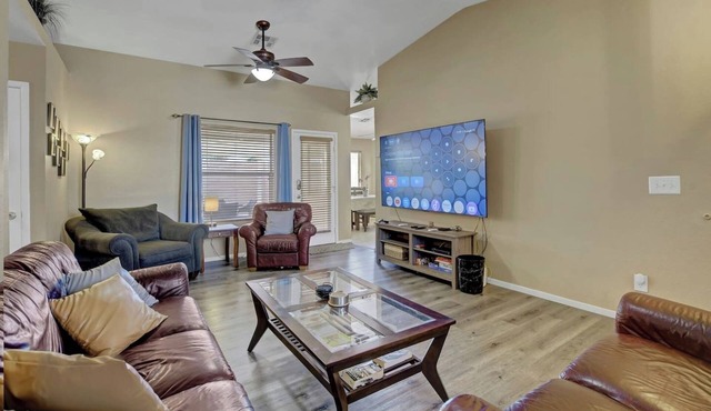 Pet-Friendly 4BR Vegas Vacation Renta| Sleeps 8 | Families, Groups Welcome!