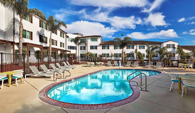 Pet-friendly Family Suite | Free Parking, 1.9 mi to Monarch Butterfly Grove