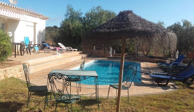Pet-friendly Villa Vivenda Familia Jacinto with Mountain View, Pool, Garden, Terrace, BBQ & Wi-Fi