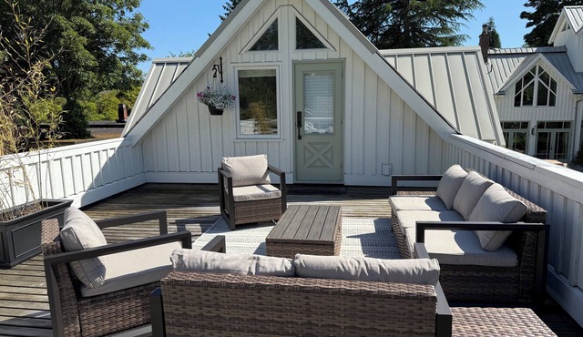 Petite Belle Chasse - A country coachhouse just minutes from downtown Vancouver.