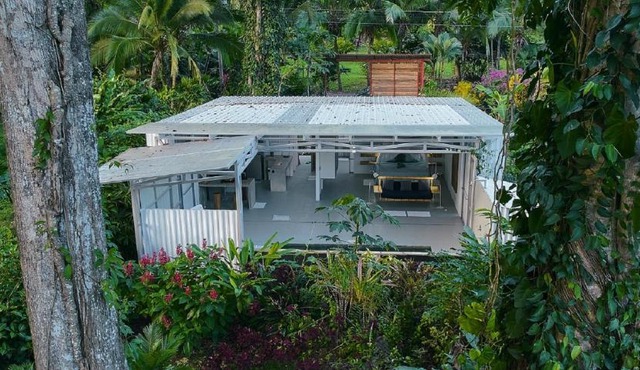 Petrea, the Romantic Pool House