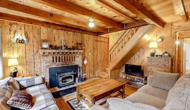 Pine Knolls | Private cabin with hot tub | Pets Welcome
