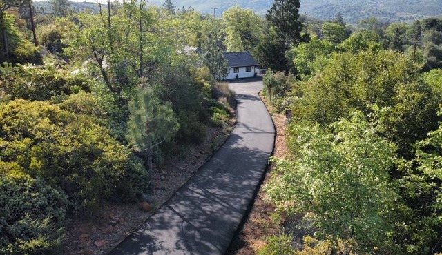 Pine Ridge View – Mountain Hideaway Close to Town, Private, Gated, VIEWS, PetsOK