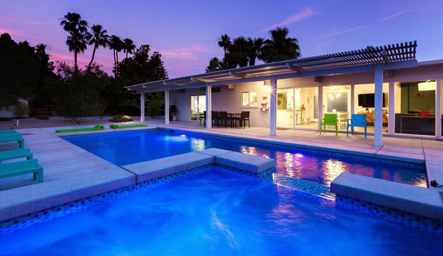 Plaimor Paradise: Luxury Mid-Century Modern Resort