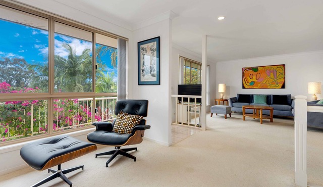 Poinciana - Fabulous coastal home with lush gardens & panoramic views