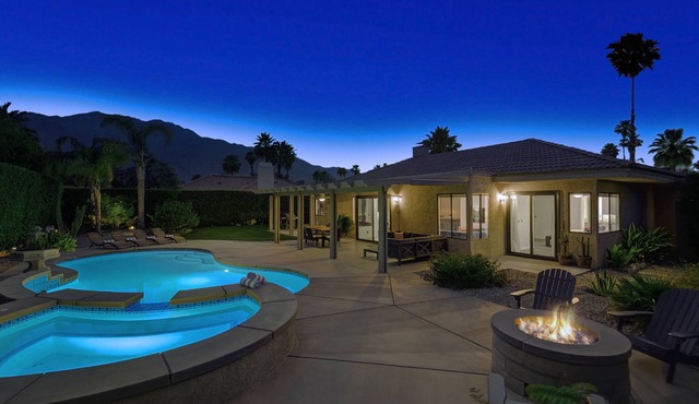 Pool Escape in Los Compadres Neighborhood-Walking Distance to Shops - Hacienda A